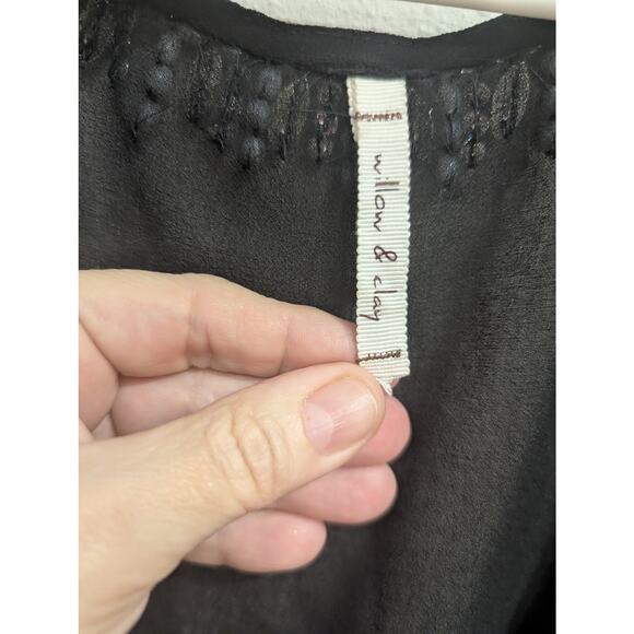 Willow & Clay beaded embellished black tank/shell top size approx XL (18" P2P) - Picture 2 of 8